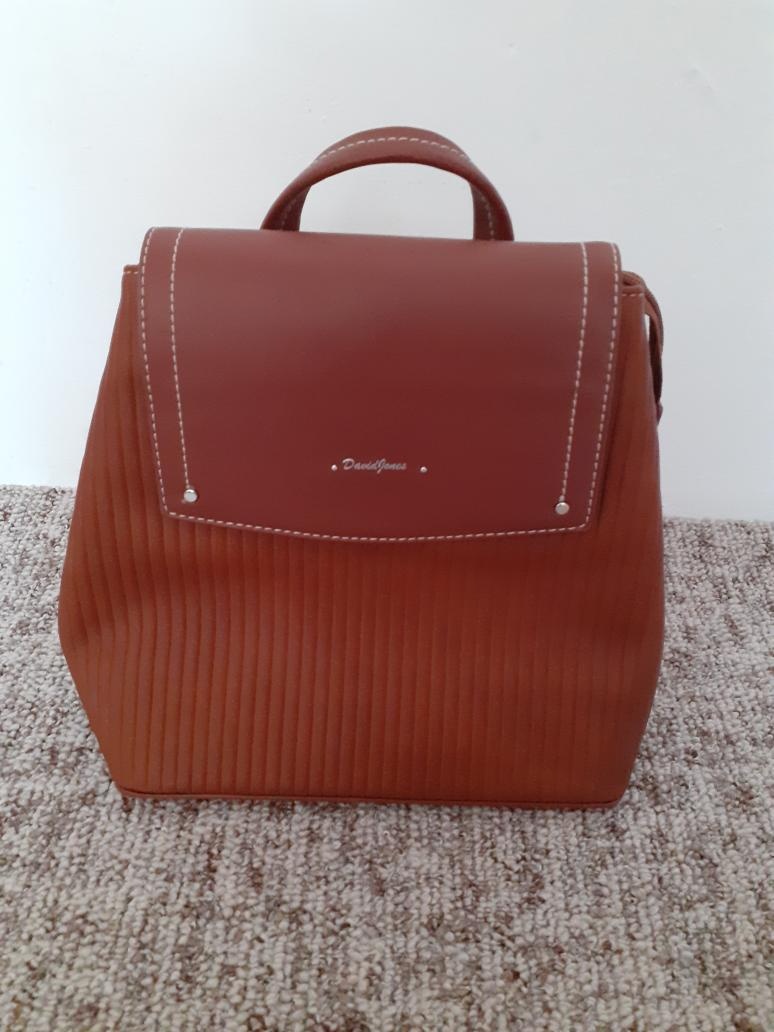 Dámský městský batoh, hnědý - značka David Jones