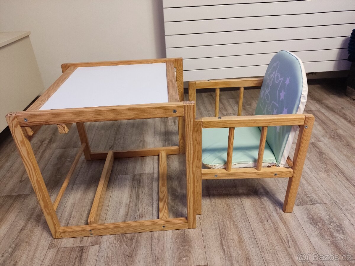 Dětský jídelní stůl