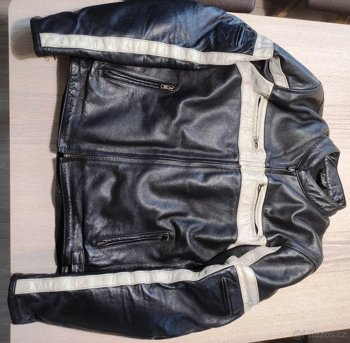 Kožená bunda s chrániči loktů a ramen vel. L
