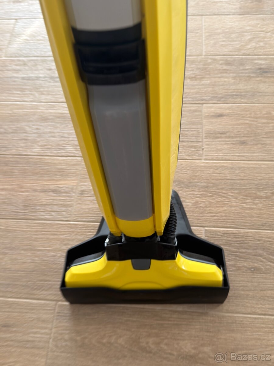 Podlahový mycí stroj KÄRCHER FC 5 1.055-500.0, černo/žlutý
