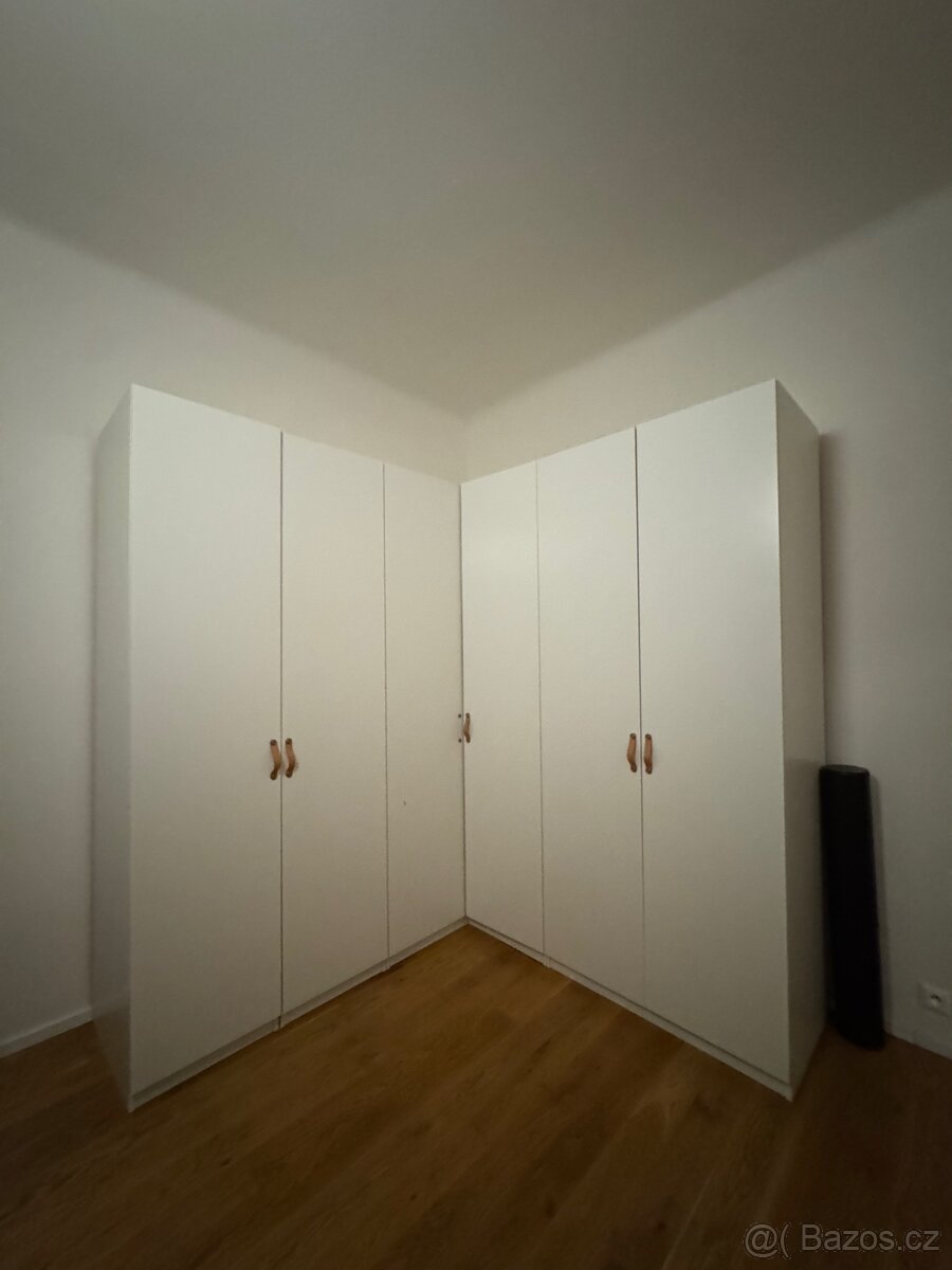 Rohová skříň IKEA PAX