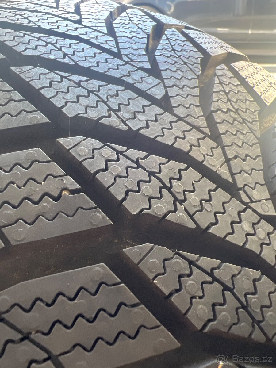 ZIMNÍ 205/45 R17 NOVÉ 9mm