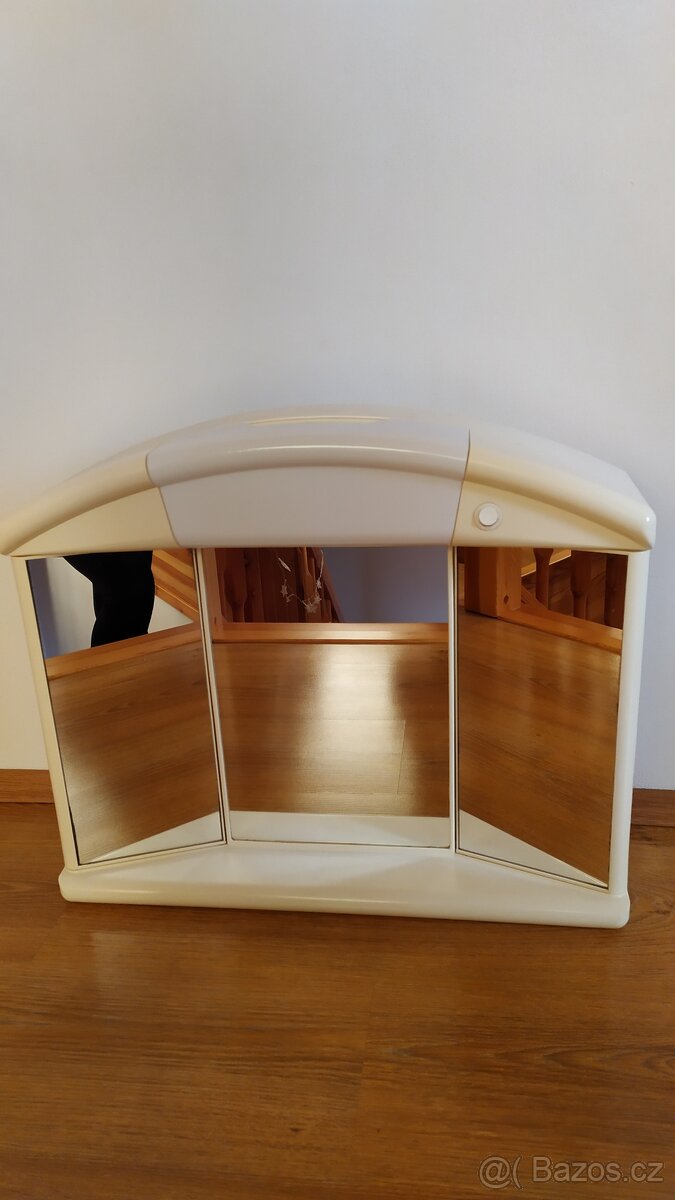 Koupelnová skříňka galerka