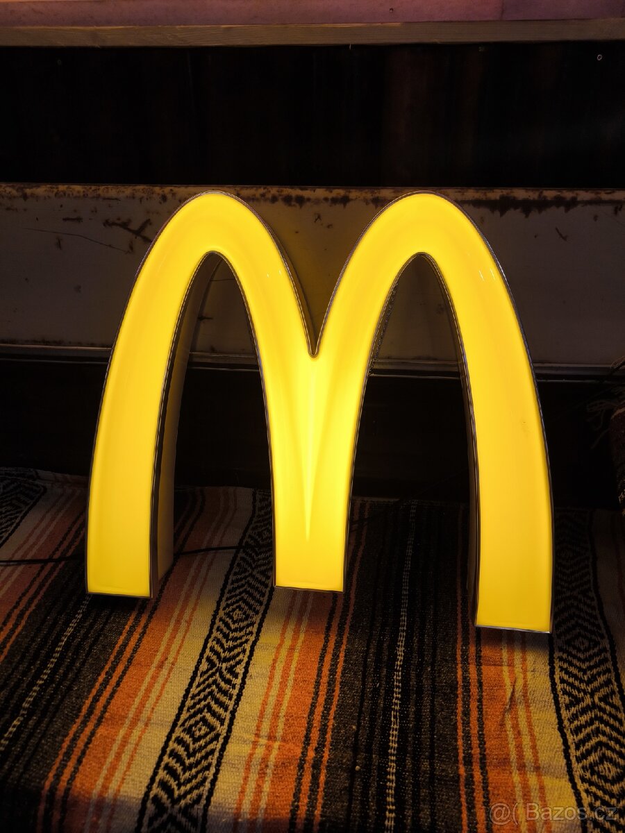 Originální světelné logo McDonald's