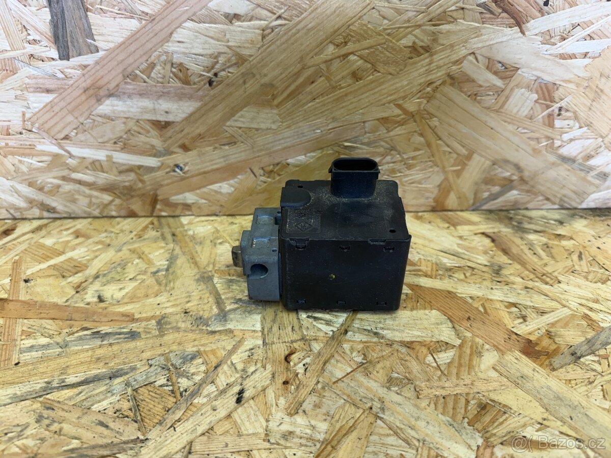 ZÁMEK VOLANTU RENAULT MEGANE 8200033233