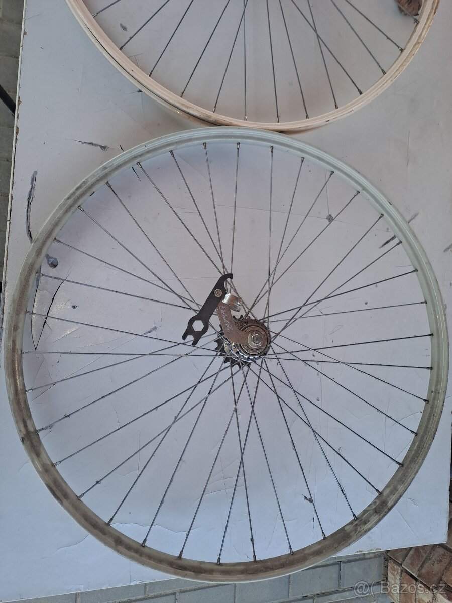 Ráfky na jízdní kolo Favorit a Velorex