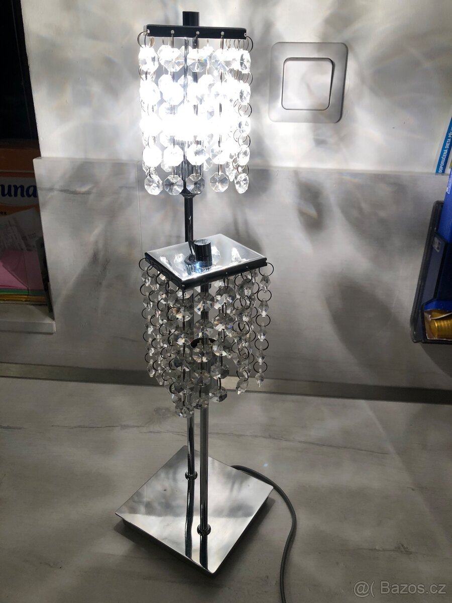 Krásná křišťálová stolní lampa a závěsná lampička