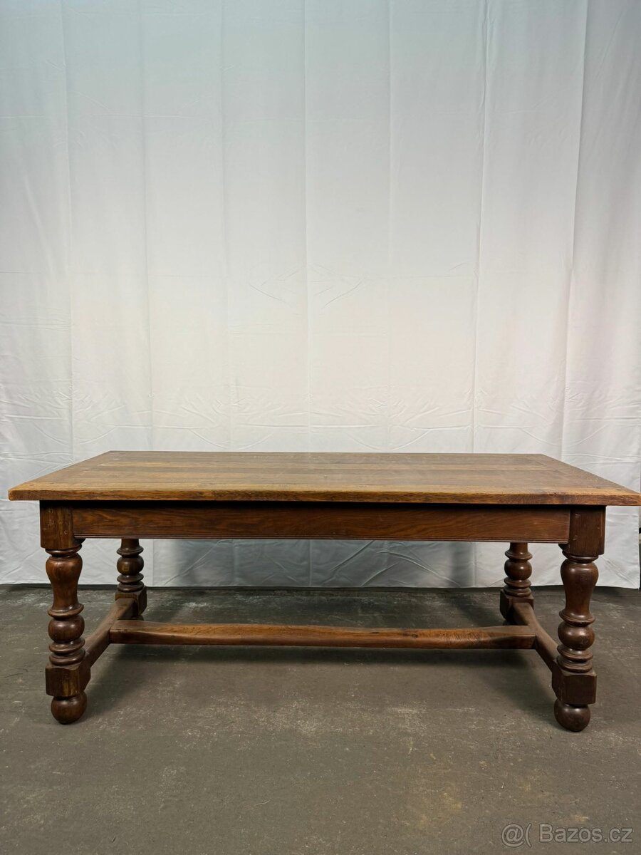 Starožitný masivní jídelní stůl (137011)