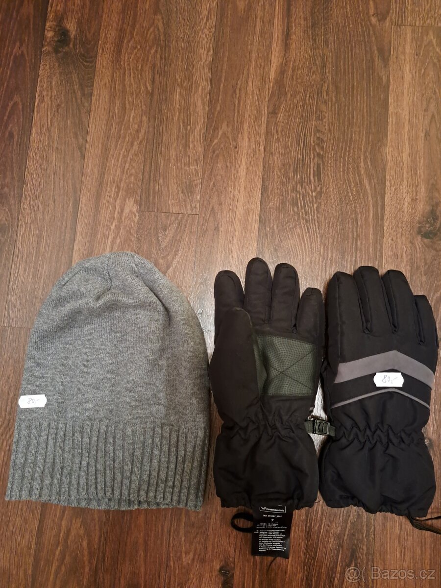 čepice Benetton, rukavice Crivit
