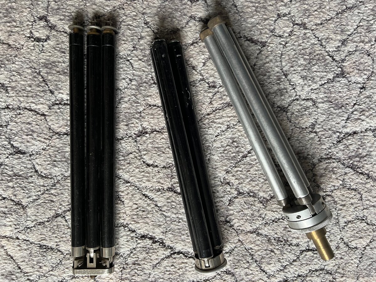 Sada 3 stativu starozitne