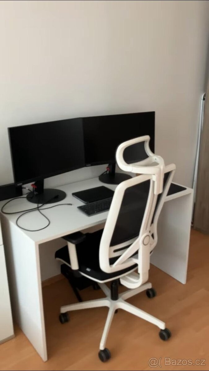 Kancelářský stůl a židle