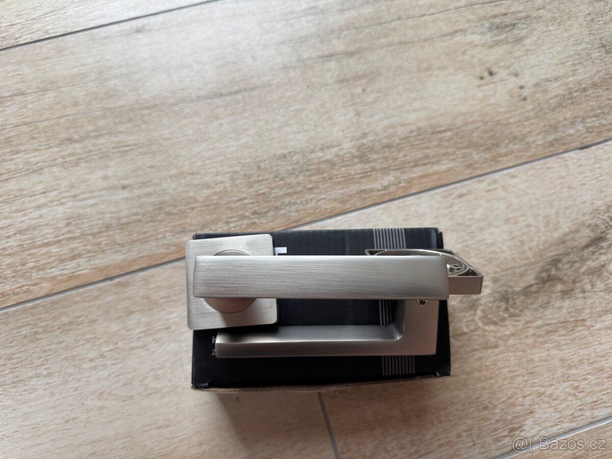 Dveřní kování, nové - 4ks