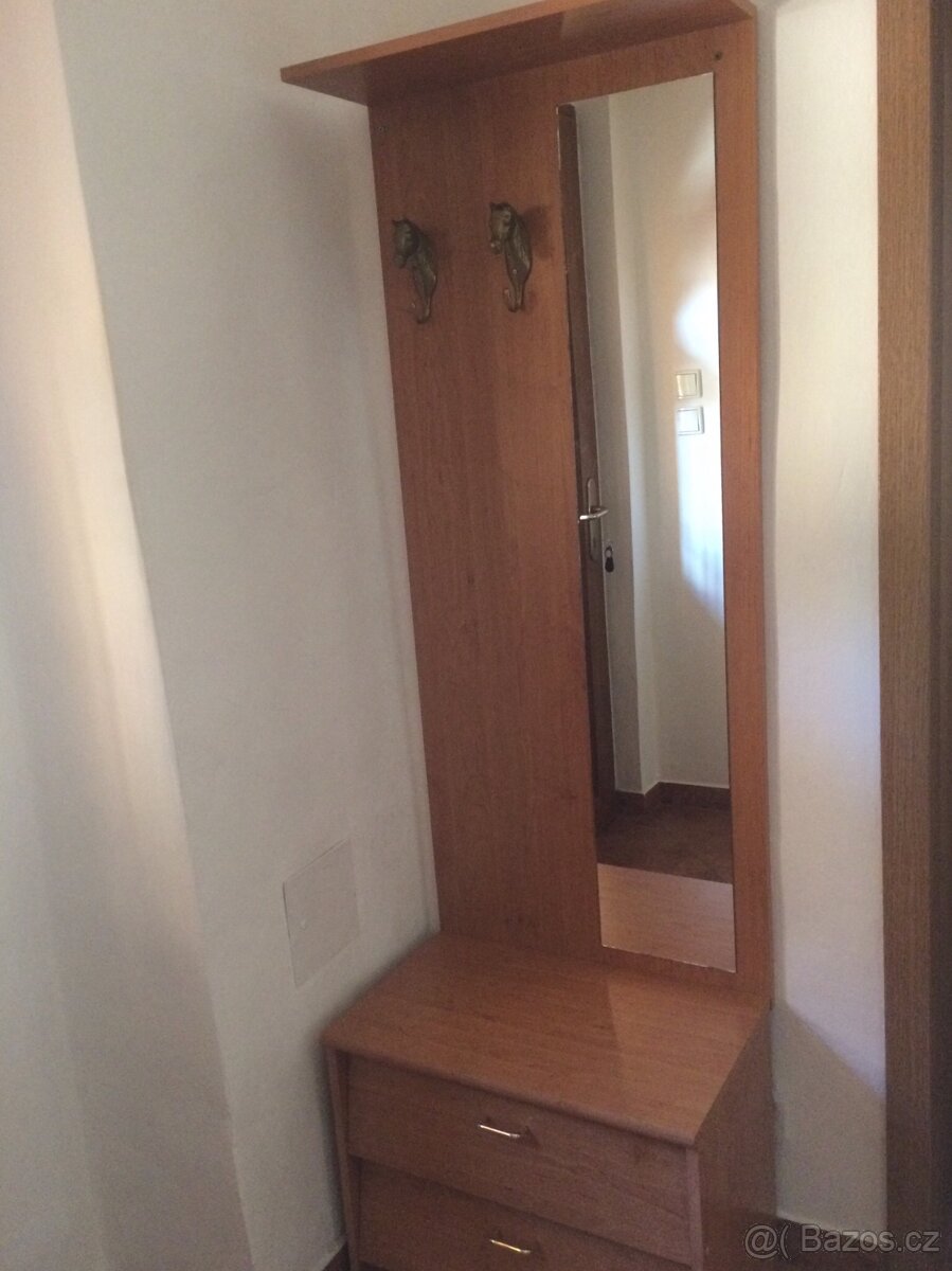 Předsíňová stěna- botník+věšák