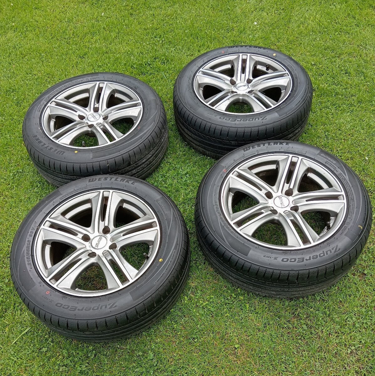 Prodám nové pneu 215/55R16 93v s elektrony
