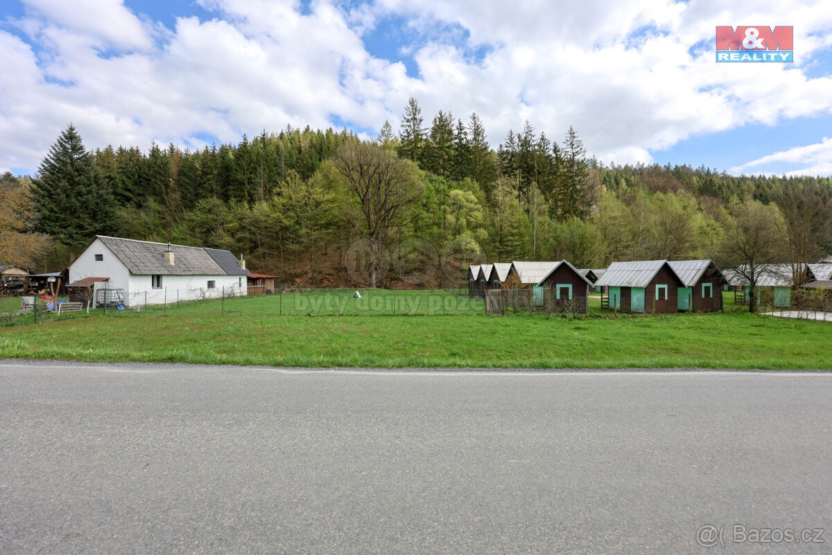 Prodej pozemku k bydlení. 1399 m², Oskava