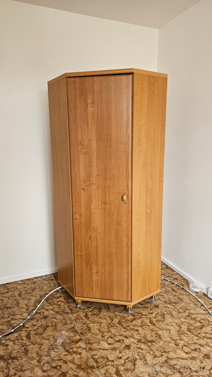 Skříň rohová hezká- Havířov