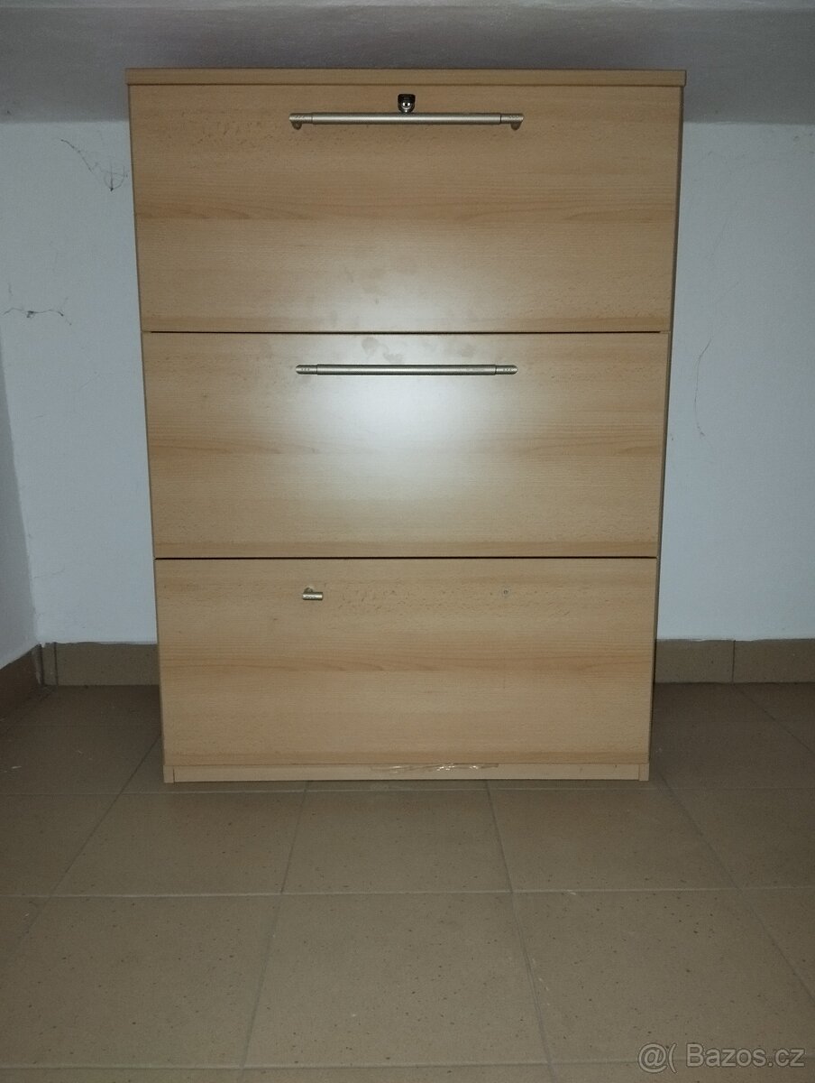 Velká skříň na archivaci kancelářská