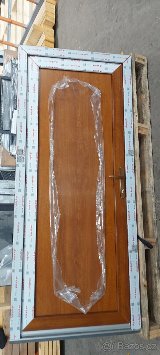 Vchodové dveře 90x210 zlaty dub. nove