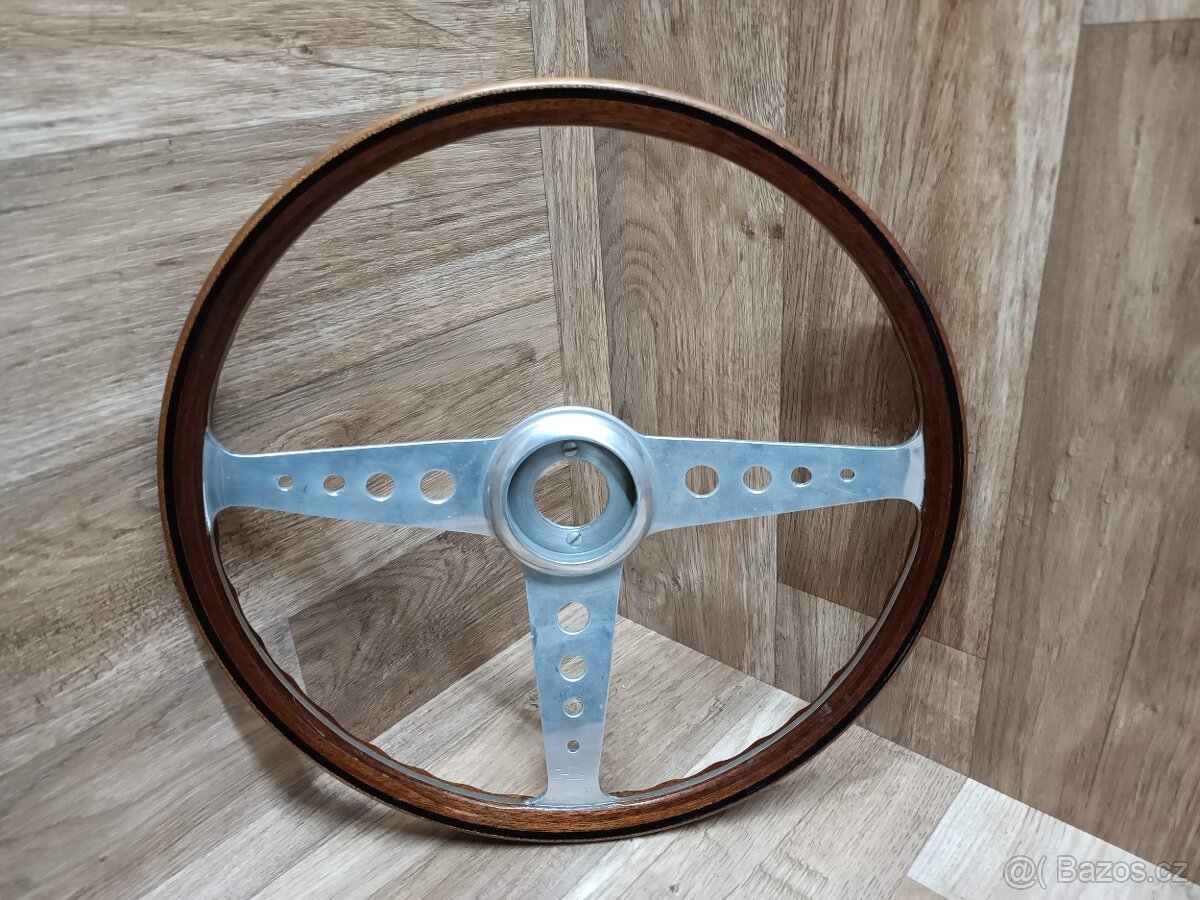 Dřevěný volant do závodního auta ze 30.let