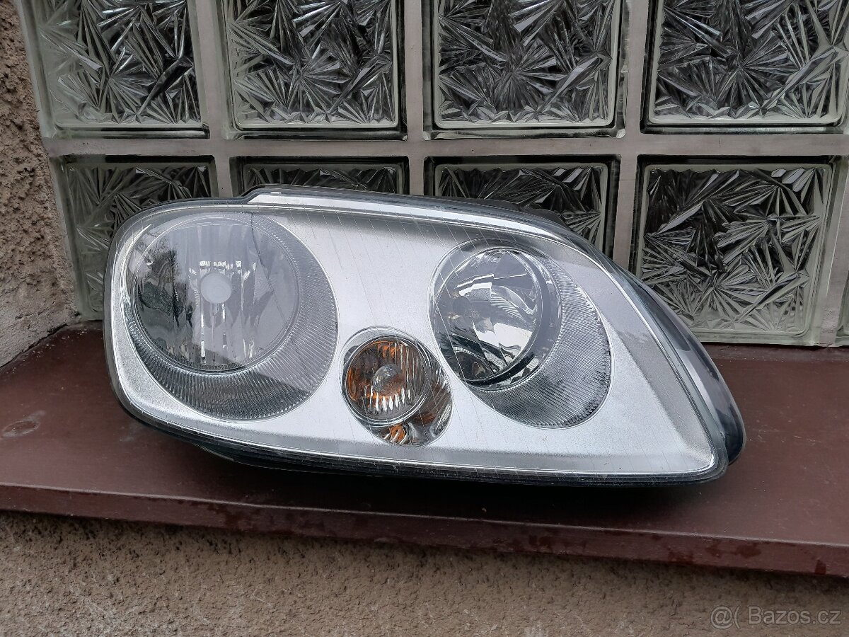 VW Touran 1T1 - přední lampa