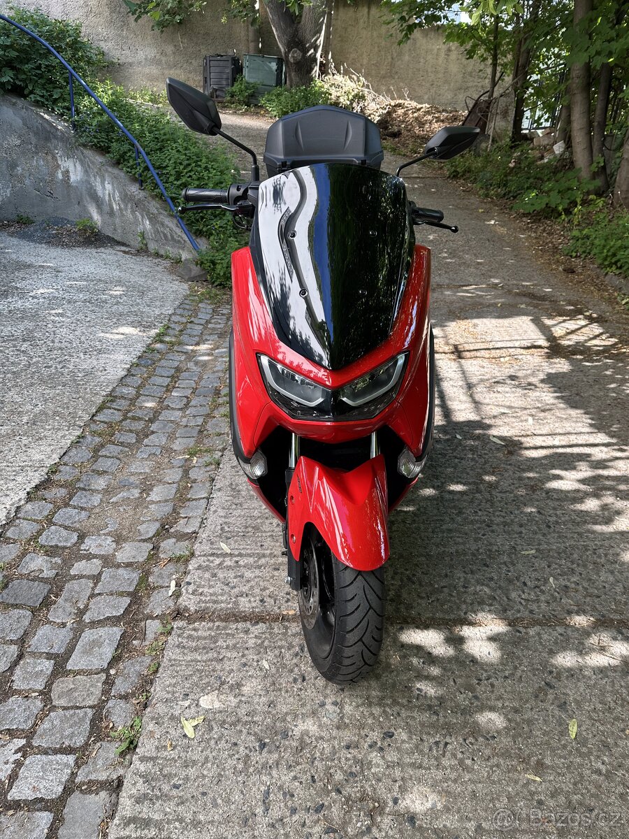 Yamaha NMax 125, červená, rok 2024