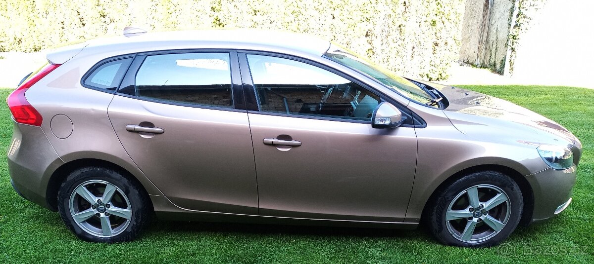 Volvo V40 D2
