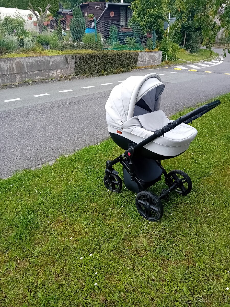 Prodám kočárek Tudore