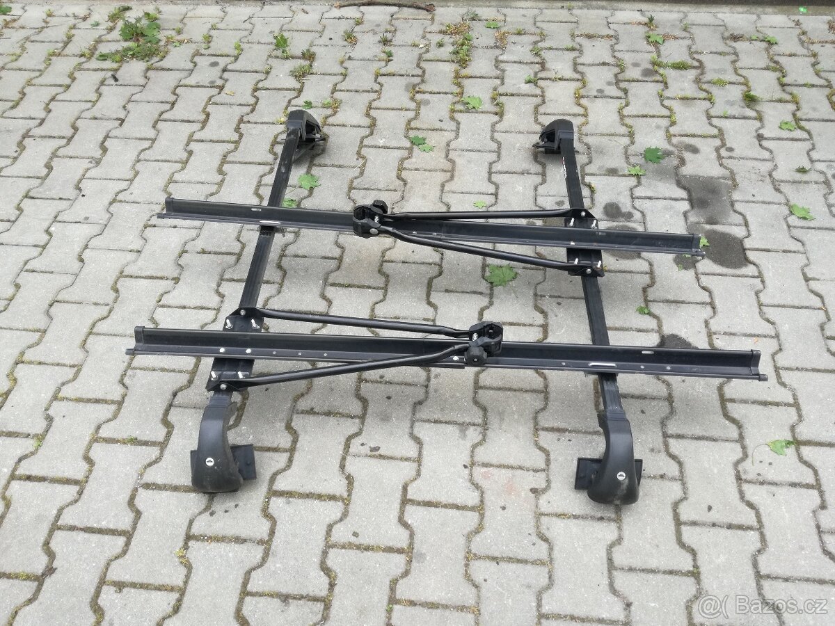 střešní nosič PICCOLA (uzamykatelný) a 2x držák na kola