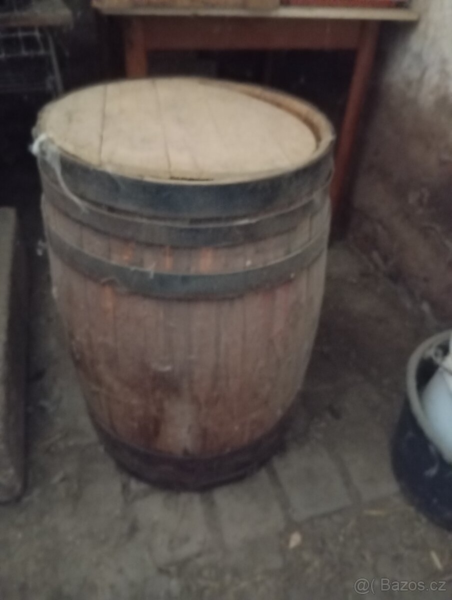 Starý dřevěný sud