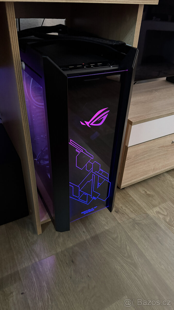 Asus ROG Strix Helios
