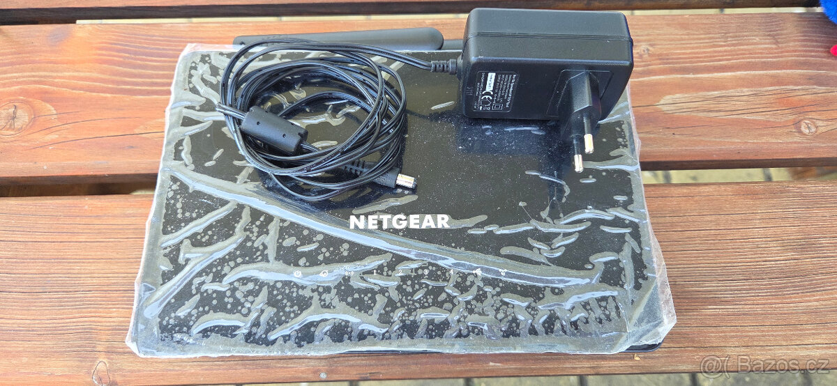 Router Netgear AC1200 R6220