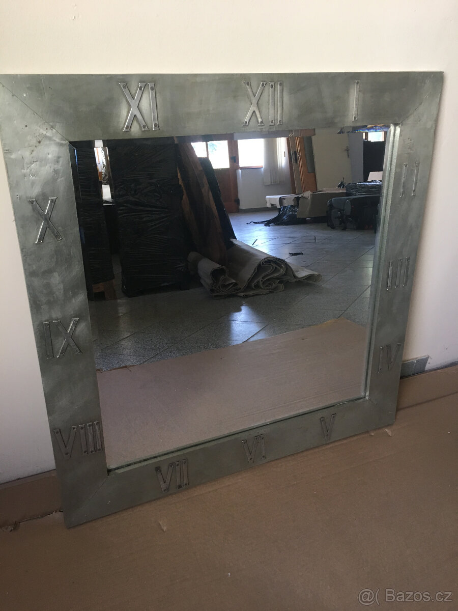 Zrcadlo 90x90 oplechované s dřevěným korpusem