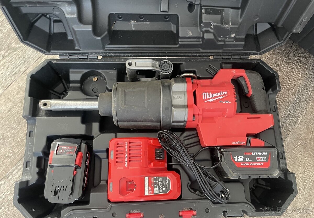 Prodám Aku rázový utahovák MILWAUKEE M18 ONEFHIWF1D-0C