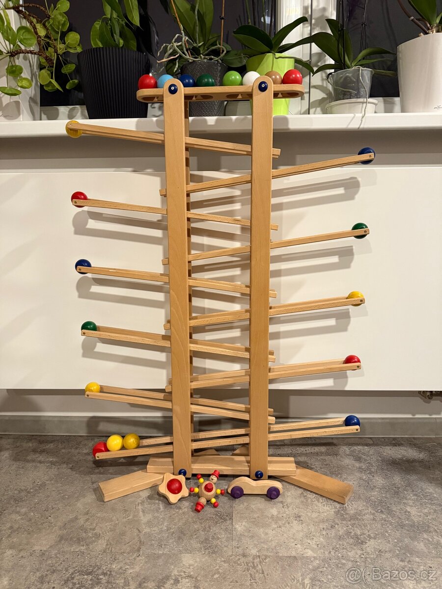 Dřevěná kuličková dráha