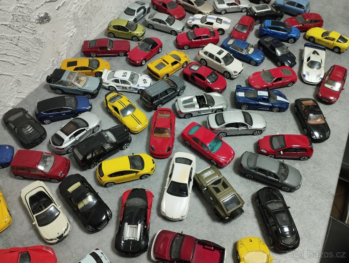 Modely autíček 1/43