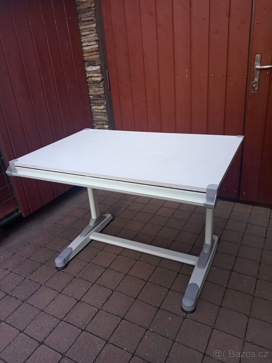 Stůl výškově nastavitelný, polohovací
