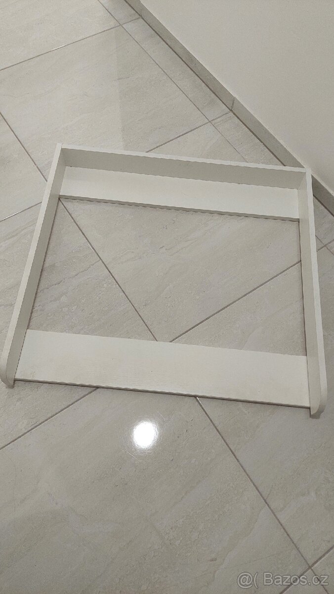 Přebalovací nástavec na komodu