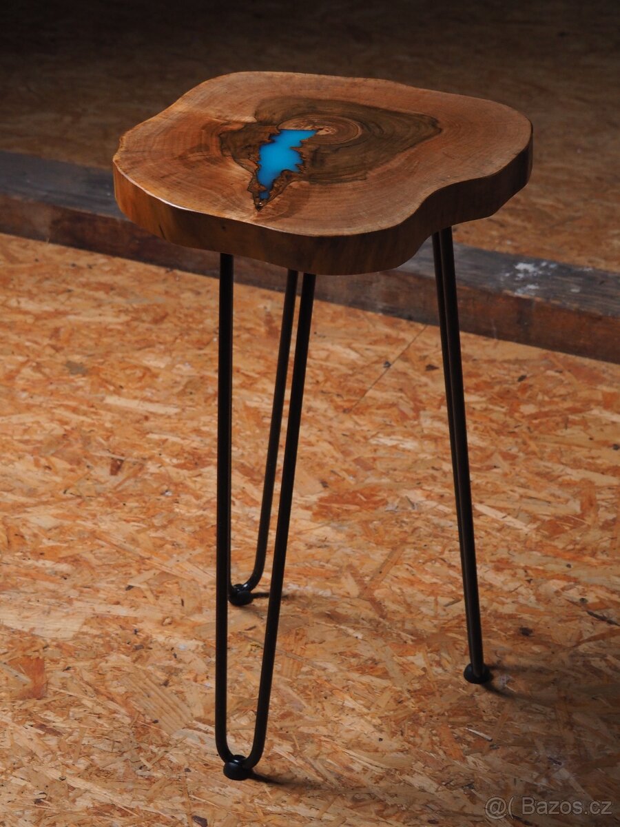 Konferenční stolky z ořechu