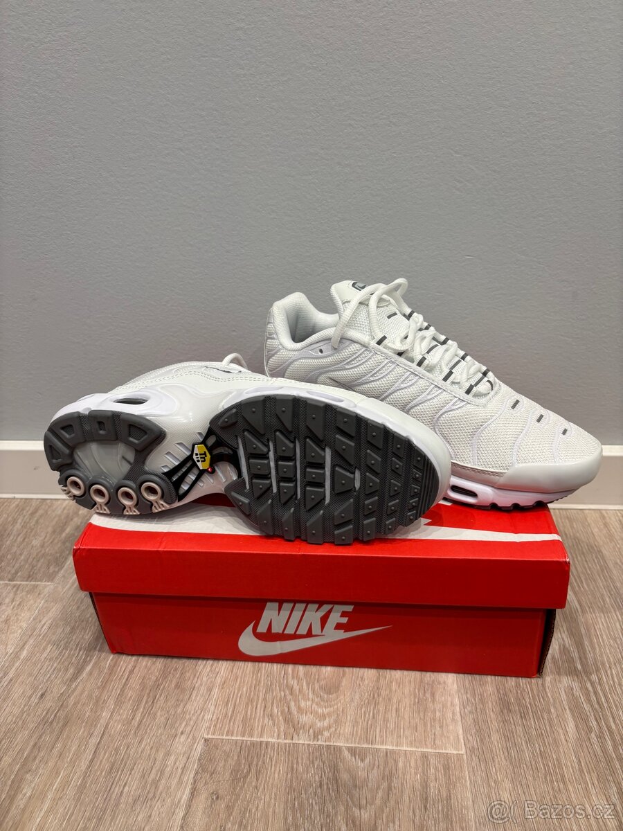 Nike air max plus white