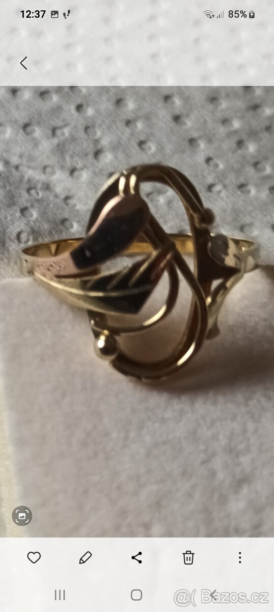 Zlatý dámský prsten