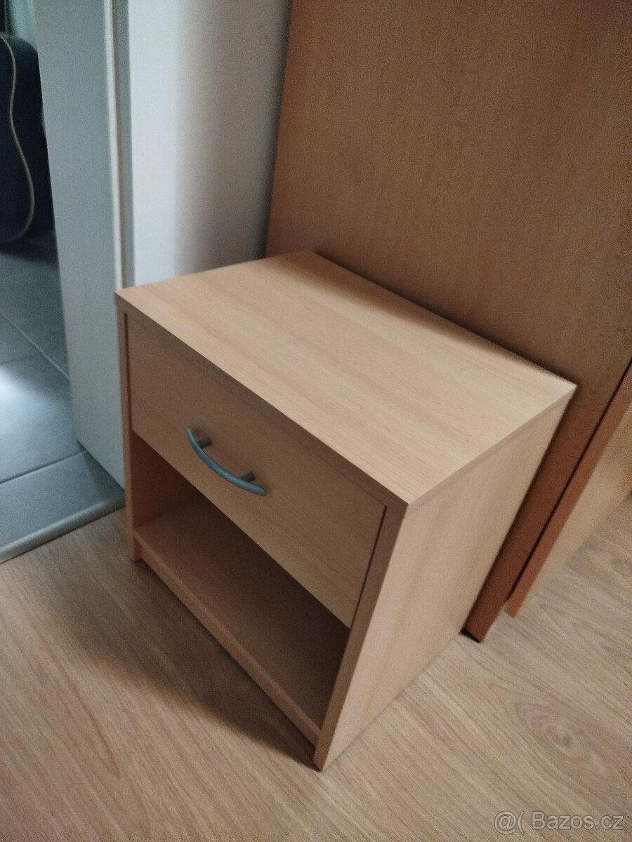 Noční stolek buk