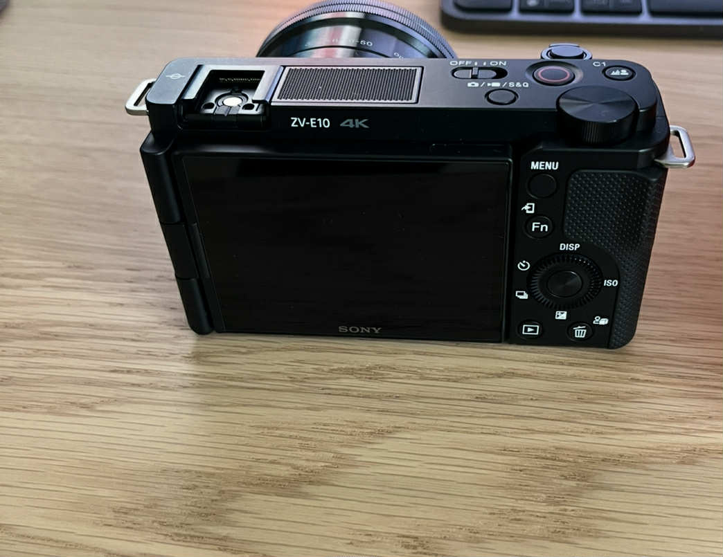 Sony Alpha ZV-E10 vlogovací fotoaparát + 16-50 mm