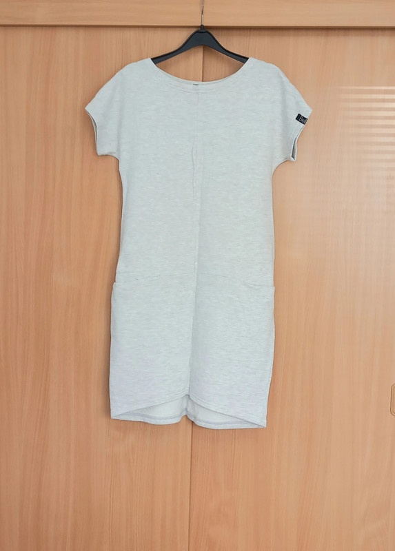 Šaty s kapsami vel. M