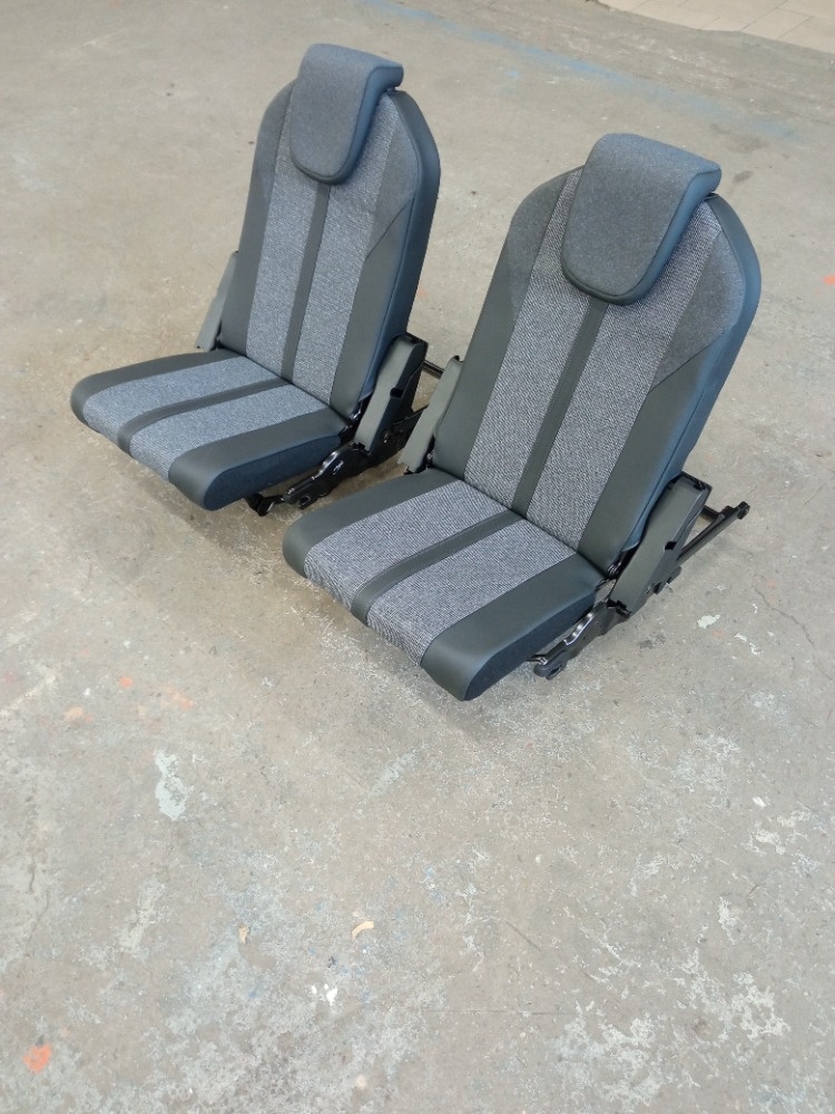 Sedačky 3. řada Peugeot 5008 II