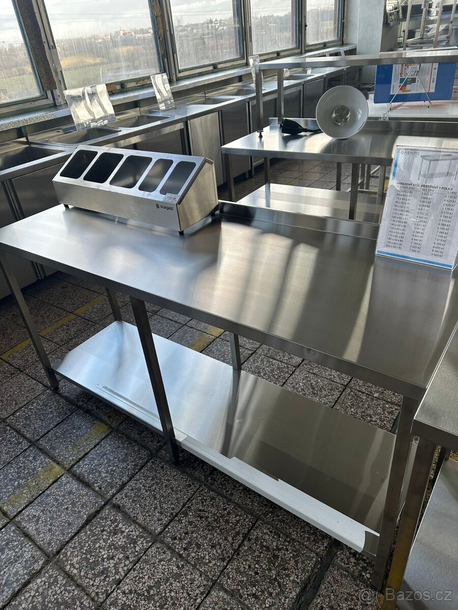 Nerezový stůl s policí