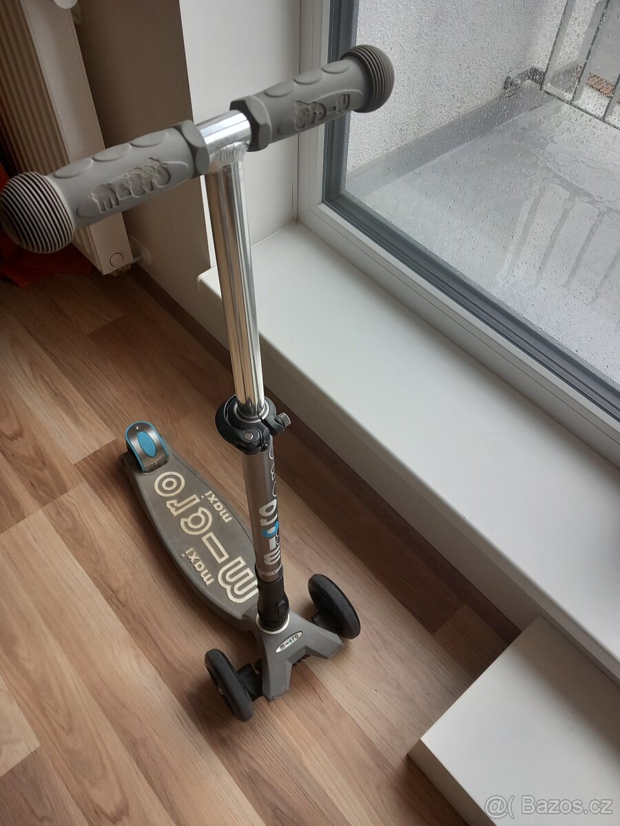 Koloběžka Maxi Micro Delux Grey