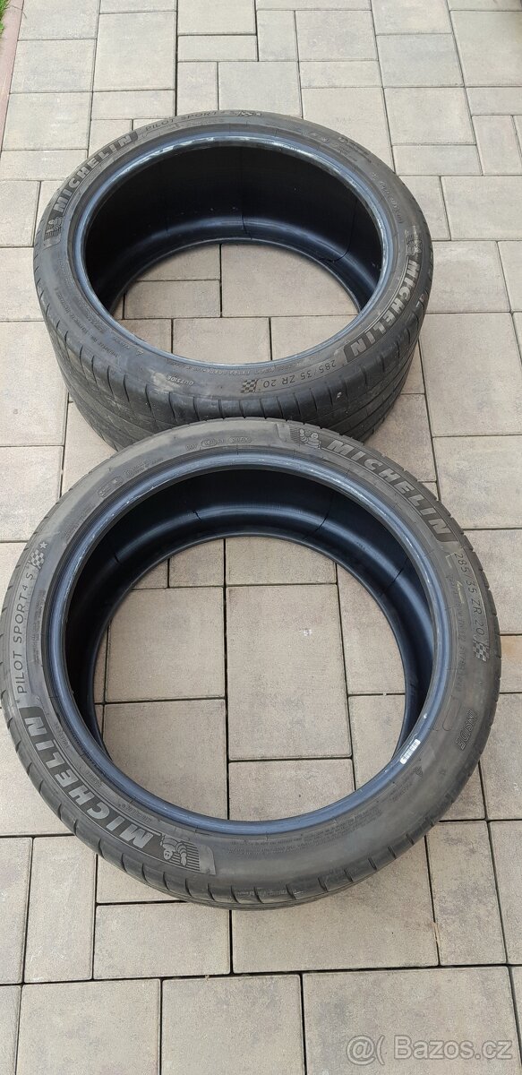 Prodám 2x letní pneu 285/35R20 106V
