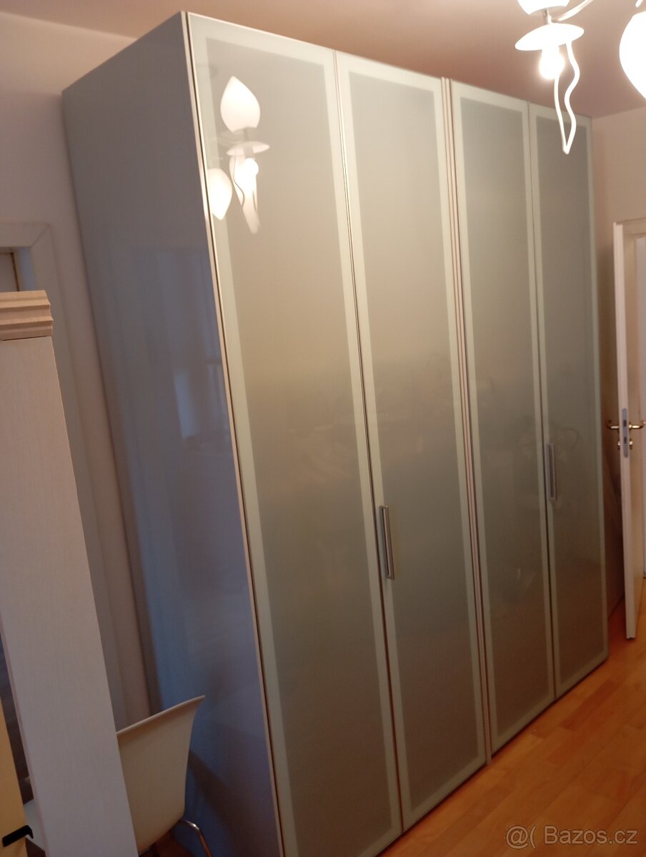 Luxusní šatní skříň Zanette–doprava a montáž Praha