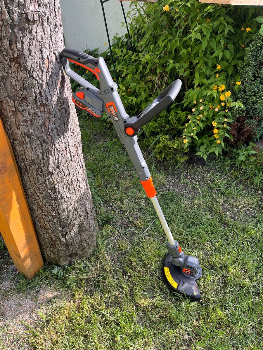 Aku vyžínač na trávu Fuxtec