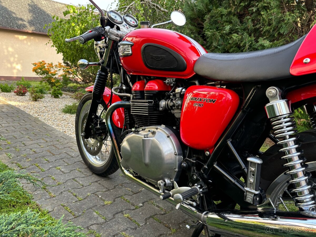 Triumph Truxton